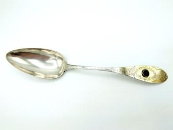 Zilveren lepel met granaat, Erdmann, Wilster, 1830 beschikbaar voor biedingen