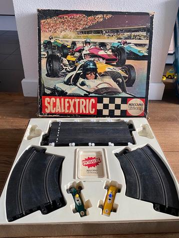 Scalextric racebanen met accessoires  beschikbaar voor biedingen
