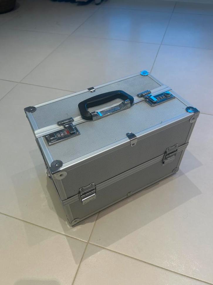 Stevige Nagelstyliste Koffer - Veel Ruimte!, Sieraden, Tassen en Uiterlijk, Beautycases, Gebruikt, Hardcase, Grijs, Met slot, Ophalen of Verzenden