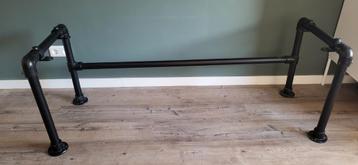 Stalen buizenframe om laag bureau / speeltafel van te maken beschikbaar voor biedingen