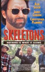 Skeletons - VHS - Laurus Film #20905, Alle leeftijden, Ophalen of Verzenden, Zo goed als nieuw, Thrillers en Misdaad