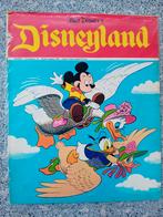Disney blad Disneyland 18 - 1972 Mickey en Donald op de voo, Ophalen of Verzenden, Mickey Mouse, Gebruikt, Beeldje of Figuurtje
