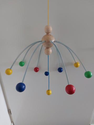 Hangmobiel kralenspin beschikbaar voor biedingen