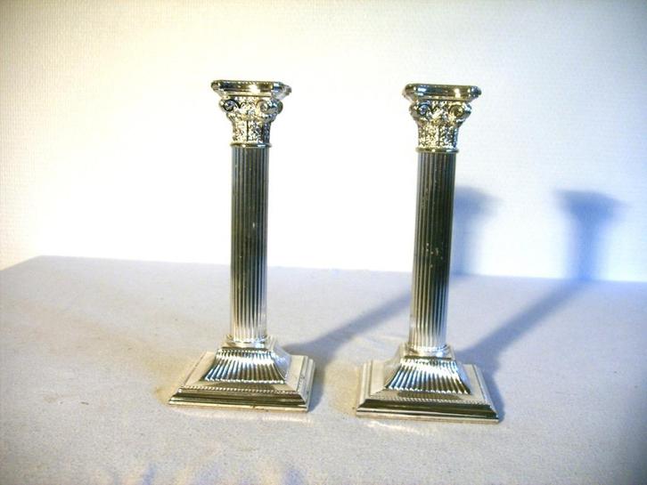 Twee verzilverde kandelaars., Huis en Inrichting, Woonaccessoires | Kandelaars en Kaarsen, Zo goed als nieuw, Kandelaar, Minder dan 25 cm