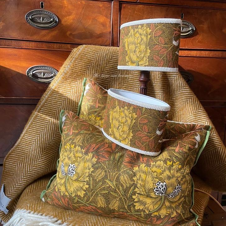 Engelse set lampenkapjes Liberty/William Morris Honeysuckle, Huis en Inrichting, Lampen | Lampenkappen, Nieuw, Minder dan 25 cm