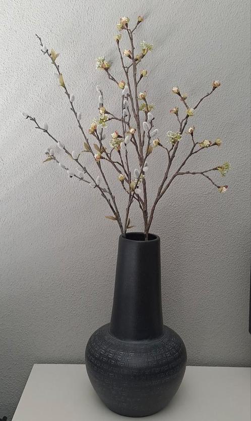 Grote zwarte vaas met takken, Huis en Inrichting, Woonaccessoires | Droogbloemen, Zo goed als nieuw, Ophalen