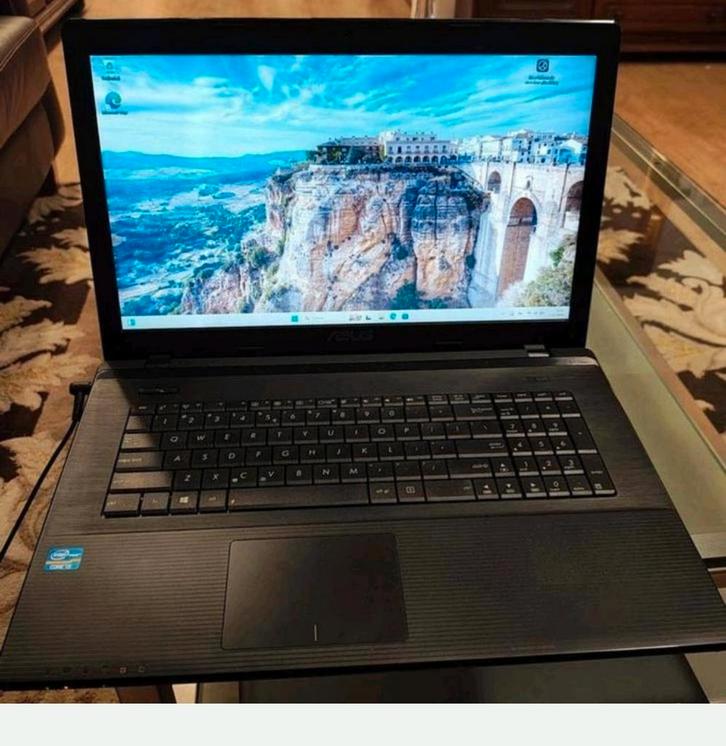 Nette Asus laptop Windows 11, Computers en Software, Windows Laptops, Zo goed als nieuw, 17 inch of meer, SSD, 2 tot 3 Ghz, Ophalen of Verzenden