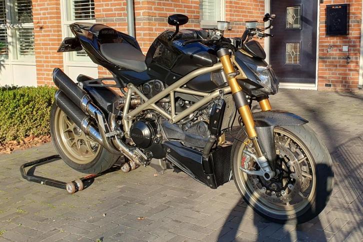 Ducati Streetfighter 1098S - 0 km. na grote Desmo beurt!, Motoren, Motoren | Ducati, Particulier, Naked bike, meer dan 35 kW, 2 cilinders