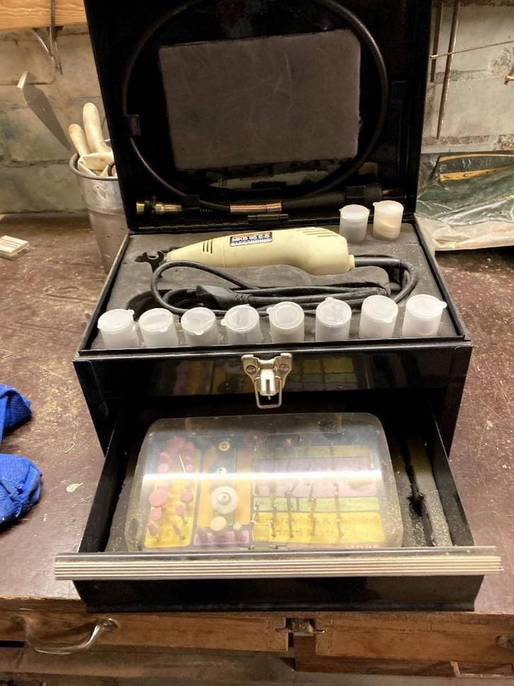 Meister dremel+kist dremel in kist+ accessoires dremelinkist, Doe-het-zelf en Verbouw, Gereedschap | Handgereedschap, Zo goed als nieuw
