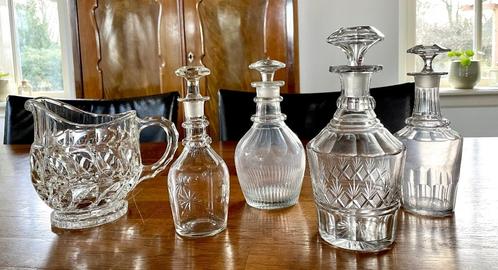 Vier vintage kristallen en glazen Karaffen en één schenkkan, Antiek en Kunst, Antiek | Glas en Kristal, Ophalen