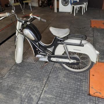 Oldtimer bromfiets Cyrus super 1973 beschikbaar voor biedingen