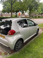 Toyota Aygo, NEW APK, 5DRS 2009 Grijs, Auto's, Toyota, Voorwielaandrijving, 4 stoelen, 68 pk, Handgeschakeld