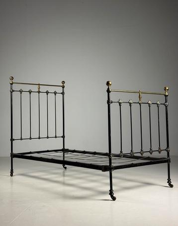 Victoriaans Bed smeedijzer 1880-1900 beschikbaar voor biedingen
