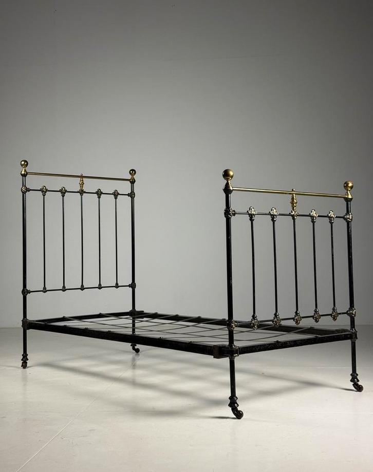 Victoriaans Bed smeedijzer 1880-1900, Antiek en Kunst, Antiek | Meubels | Bedden, Ophalen