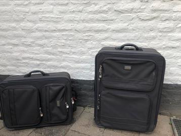 Mooie zwarte koffers met veel opbergruimte, beschikbaar voor biedingen