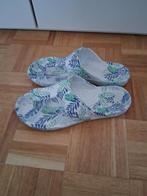 Teen slippers, Ophalen of Verzenden, Zo goed als nieuw