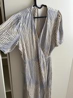 Selected Femme lange wikkeljurk. Kleur Licht blauw/creme, Blauw, Ophalen of Verzenden, Zo goed als nieuw, Onder de knie