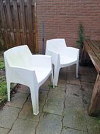 Twee witte kunststof tuinstoelen, Ophalen of Verzenden, Gebruikt, Kunststof