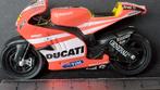 Ducati Desmosedici MotoGP 2011 Rossi 1:24 Maisto Pol, Ophalen of Verzenden, Zo goed als nieuw