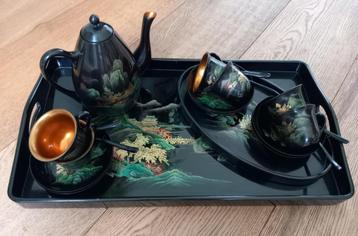 Chinees theeservies beschikbaar voor biedingen