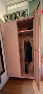 Poederroze metalen kledingkast (en nachtkastje), Huis en Inrichting, Kasten | Kledingkasten, Ophalen, 50 tot 100 cm, Zo goed als nieuw