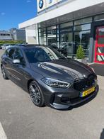 BMW 118i | M-Sport & M Seats | Pano| Onderhoudsvrij tot 2028, Auto's, BMW, Alcantara, Particulier, 3 cilinders, Zilver of Grijs