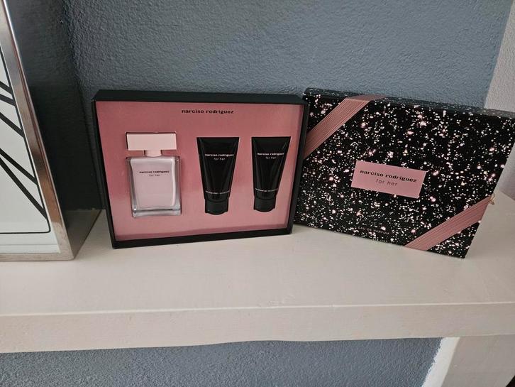 Narciso Rodriguez For Her Parfum Set - Nieuw!, Sieraden, Tassen en Uiterlijk, Uiterlijk | Parfum, Nieuw, Ophalen of Verzenden