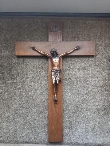 'Mooi houten kruis. Met een koperen Jezus. Kruis is 59,5cm  beschikbaar voor biedingen