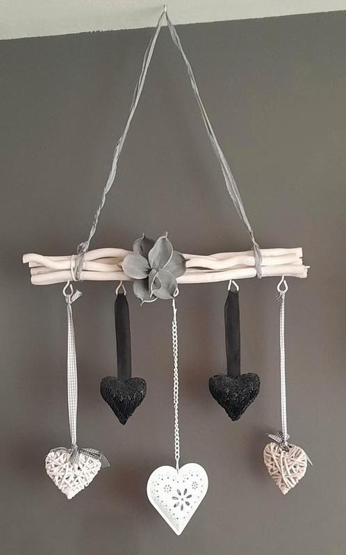 Hangdeco takken met harten, nieuwstaat., Huis en Inrichting, Woonaccessoires | Kransen, Zo goed als nieuw, Ophalen of Verzenden