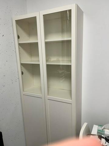 Vitrinekast met glas 