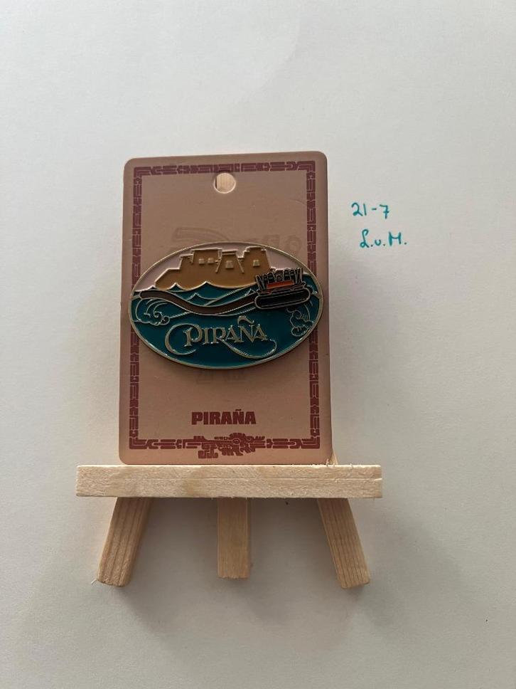 Efteling pin - EPP 471 - Piraña – Heropening 2024, Verzamelen, Efteling, Nieuw, Button of Speldje, Ophalen of Verzenden
