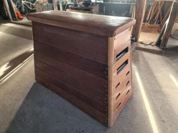 Oude Turnkast - Leer Heel, Wel Vlekken beschikbaar voor biedingen