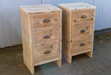 Nachtkastjes 75cm hoog lades afhaalprijs €250,- beschikbaar voor biedingen