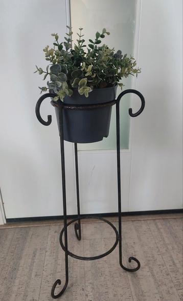Vintage brocante gietijzeren Plantenstandaard met Krullen beschikbaar voor biedingen