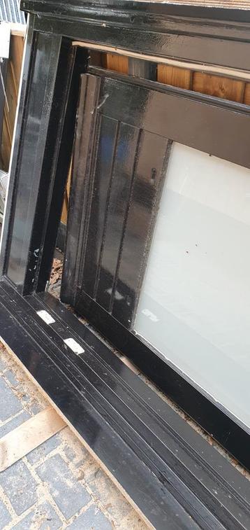 Voordeur buitendeur Met kozijn
Hardhout
Dubbelglas melkglas  beschikbaar voor biedingen