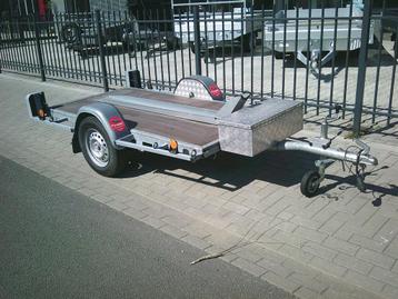 Motortrailer in zeer nette staat. 230x115 cm. Pijnappel beschikbaar voor biedingen