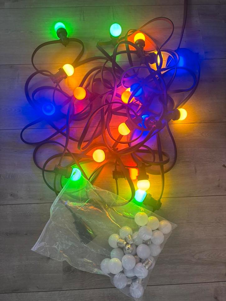 Te huur: 20 meter prikkabel - lichtsnoer - 20 led lampen, Tuin en Terras, Buitenverlichting, Zo goed als nieuw, Kunststof, Minder dan 50 watt