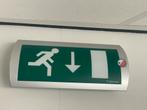 Nooduitgang bord verlicht, Ophalen