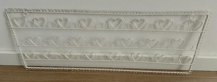 Wit metalen wandrekje / rekje met hartjes voor foto’s, Huis en Inrichting, Woonaccessoires | Wanddecoraties, Gebruikt, Ophalen