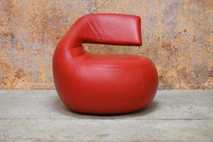 ZGANieuw! Unieke rode leren Leolux Gisa design draaifauteuil, Huis en Inrichting, Fauteuils, Zo goed als nieuw, Leer, 75 tot 100 cm