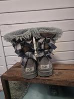 UGG's bailey bow - maat 39 -, UGG, Lage of Enkellaarzen, Ophalen of Verzenden, Grijs