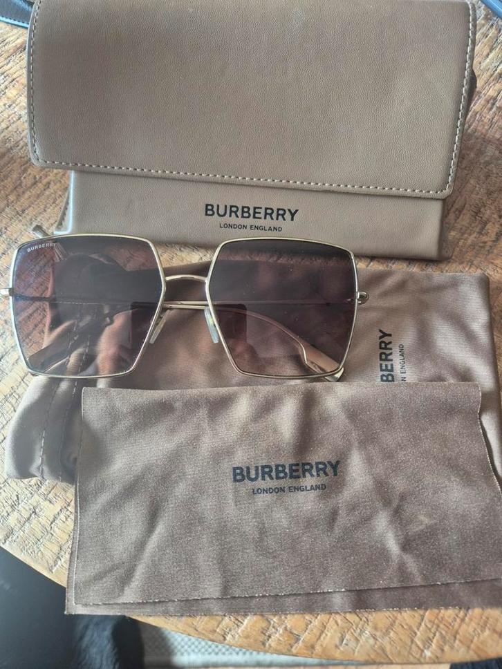 Burberry Zonnebril - Stijlvol en Elegant, Sieraden, Tassen en Uiterlijk, Zonnebrillen en Brillen | Dames, Zo goed als nieuw, Zonnebril