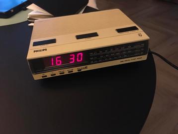 Wekker radio philps beschikbaar voor biedingen