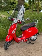 Vespa Primavera 4T 4V Geel kenteken, Dragon Red, Custom Seat, Fietsen en Brommers, Ophalen, Overige modellen, Maximaal 45 km/u