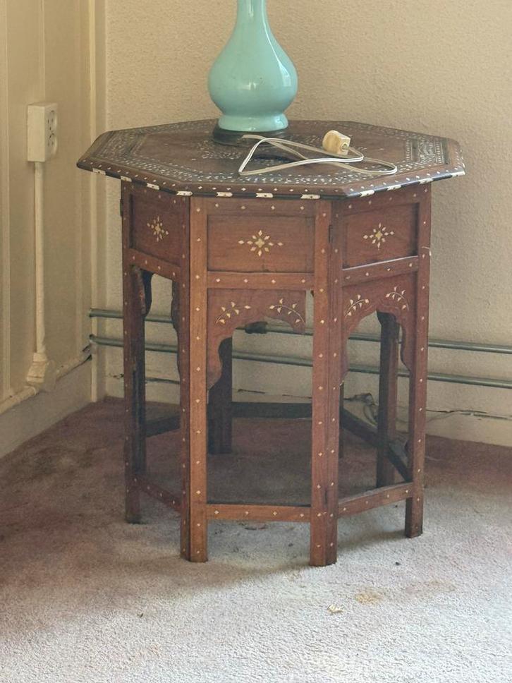 Antieke ingelegde achthoekige bijzettafel, Antiek en Kunst, Antiek | Meubels | Tafels, Ophalen