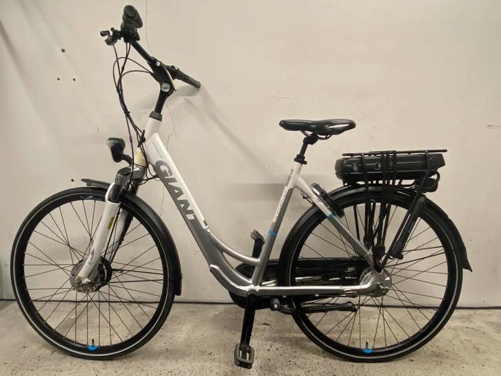 Elektrische giant dames stadsfiets, Fietsen en Brommers, Elektrische fietsen, Zo goed als nieuw, Giant, 55 tot 59 cm, 50 km per accu of meer