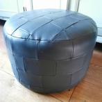 Vintage lederen zwarte Poef Jaren70 Leather Poof zwart kruk, Huis en Inrichting, Banken | Voetenbanken en Poefen, Minder dan 50 cm