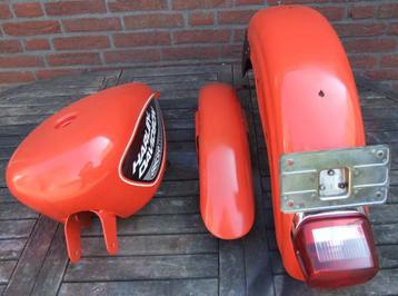 mooie lakset spuitset (tank en spatborden) sportster 883R beschikbaar voor biedingen