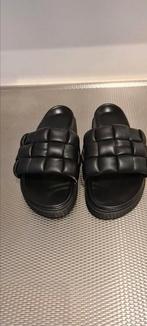 Inuikii zwarte slippers maat 38, Kleding | Dames, Schoenen, Ophalen of Verzenden, Zo goed als nieuw, Zwart