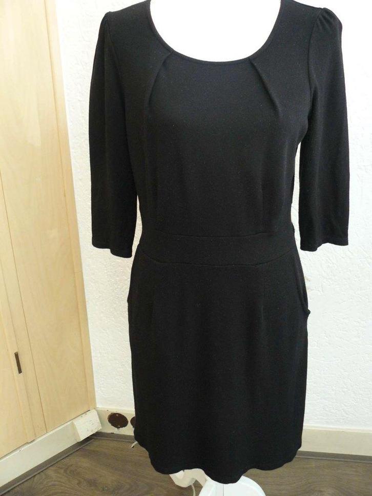 Zwarte King Louie Mona dress maat M., Kleding | Dames, Jurken, Zo goed als nieuw, Maat 38/40 (M), Zwart, Boven de knie, Ophalen of Verzenden